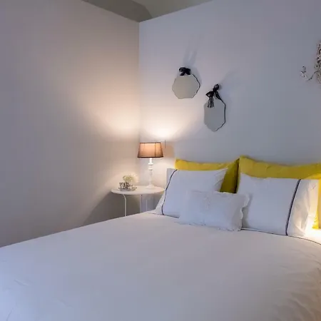 Alda's Vintage With Free Parking