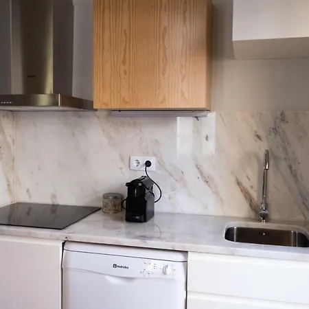 Alda's Vintage With Free Parking