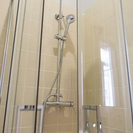 Alda's Vintage With Free Parking *