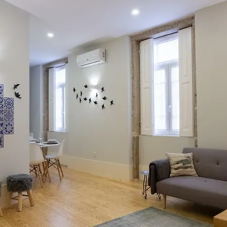 Alda's Vintage With Free Parking *