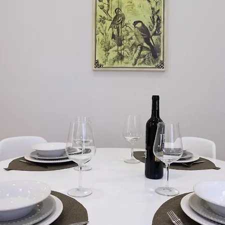 Alda's Vintage With Free Parking *