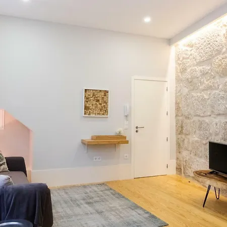 Alda's Vintage With Free Parking *