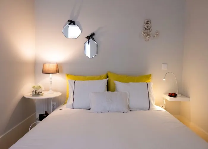 Alda's Vintage With Free Parking