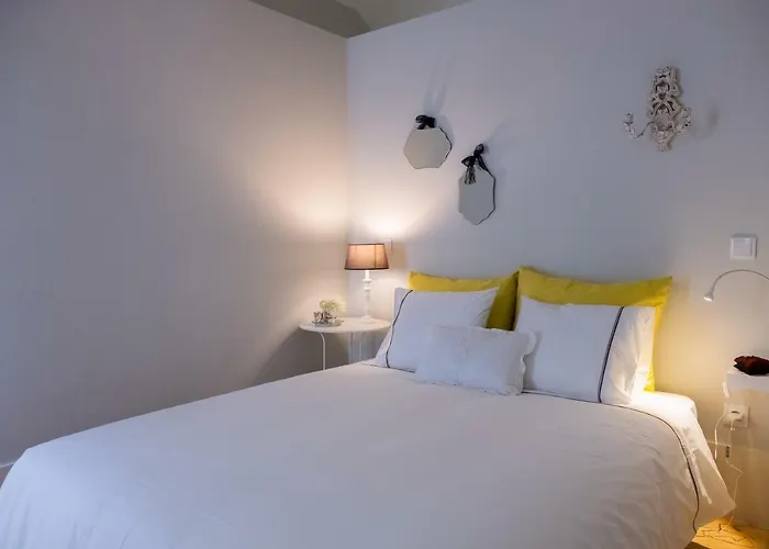 Alda's Vintage With Free Parking