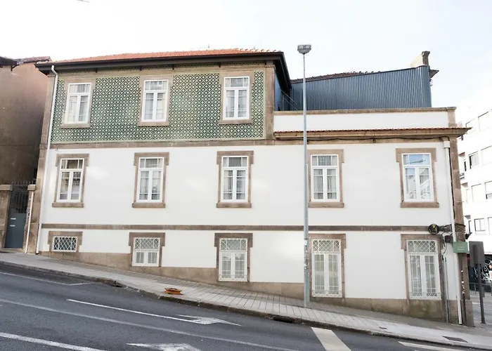 Alda's Vintage With Free Parking