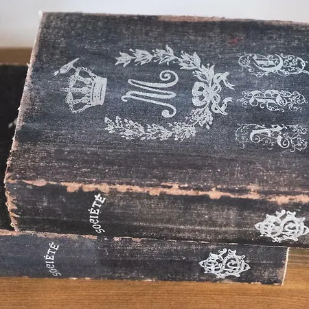 Alda's Vintage With Free Parking