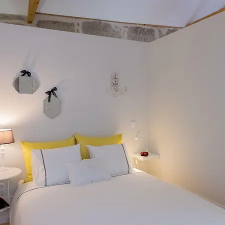 Alda's Vintage With Free Parking