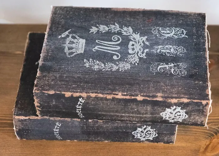 Alda's Vintage With Free Parking