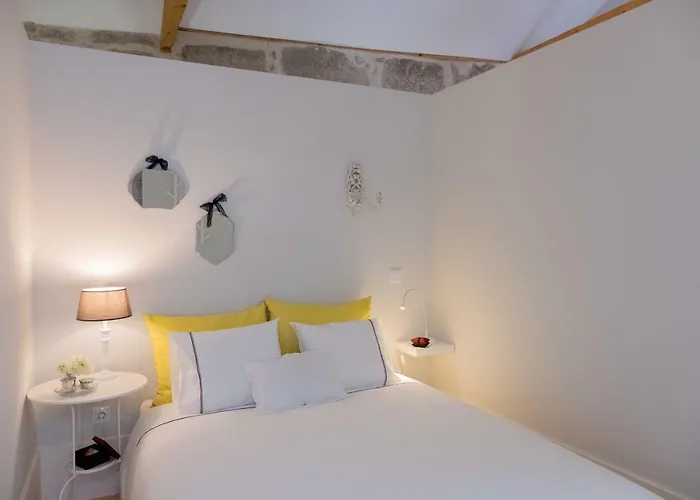 Alda's Vintage With Free Parking