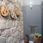 Alda's Vintage With Free Parking *