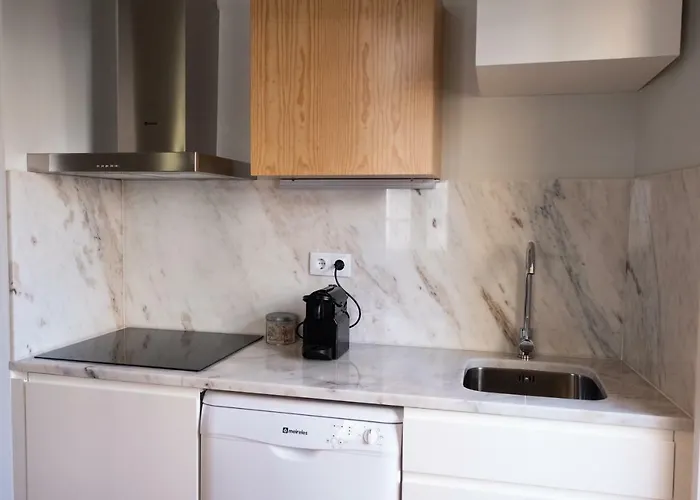 Alda's Vintage With Free Parking