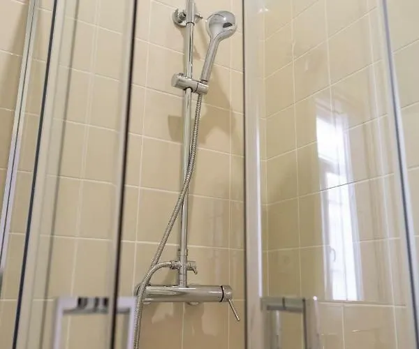 Alda's Vintage With Free Parking *